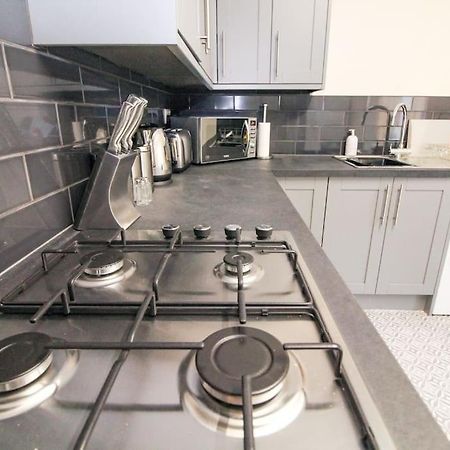 Modern 3 Bed, Contractors Welcome, Bradford Bradford  Ngoại thất bức ảnh
