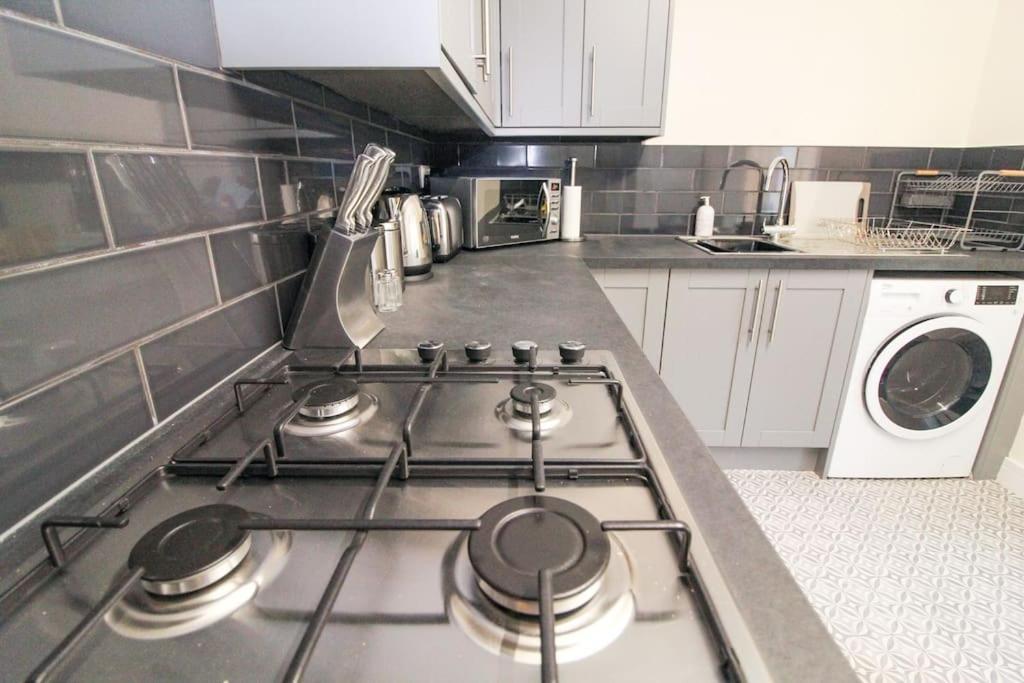 Modern 3 Bed, Contractors Welcome, Bradford Bradford  Ngoại thất bức ảnh