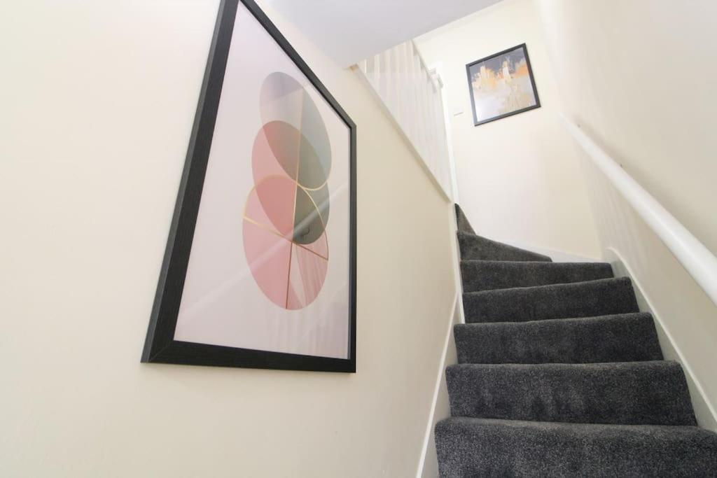 Modern 3 Bed, Contractors Welcome, Bradford Bradford  Ngoại thất bức ảnh