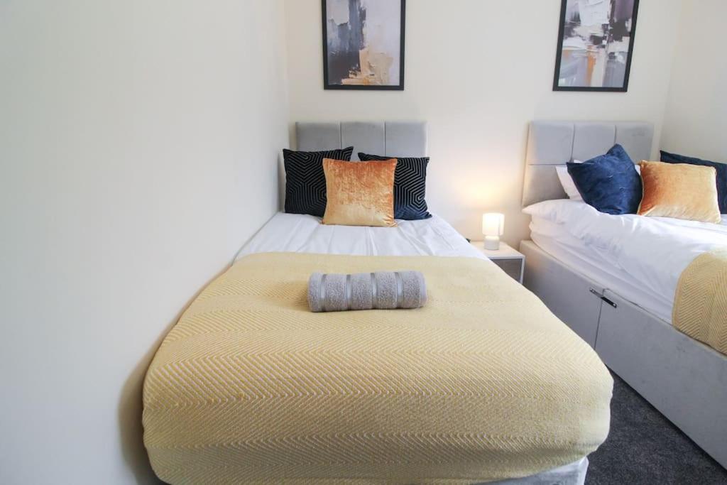 Modern 3 Bed, Contractors Welcome, Bradford Bradford  Ngoại thất bức ảnh