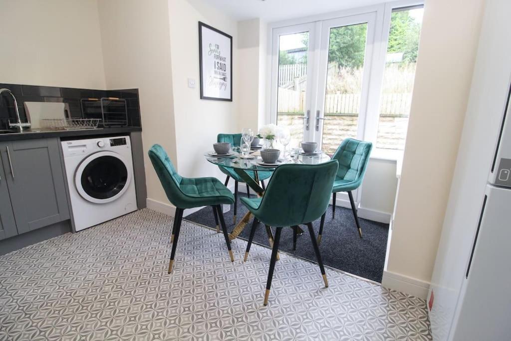 Modern 3 Bed, Contractors Welcome, Bradford Bradford  Ngoại thất bức ảnh