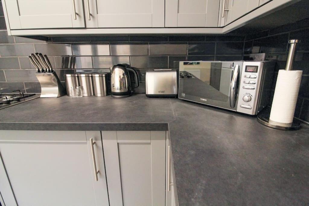 Modern 3 Bed, Contractors Welcome, Bradford Bradford  Ngoại thất bức ảnh