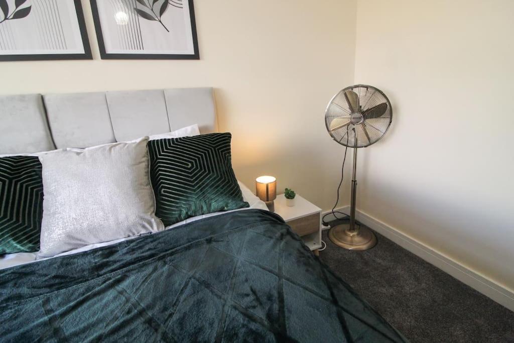Modern 3 Bed, Contractors Welcome, Bradford Bradford  Ngoại thất bức ảnh