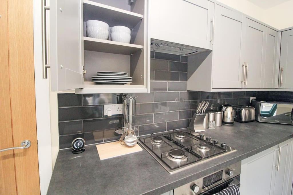 Modern 3 Bed, Contractors Welcome, Bradford Bradford  Ngoại thất bức ảnh