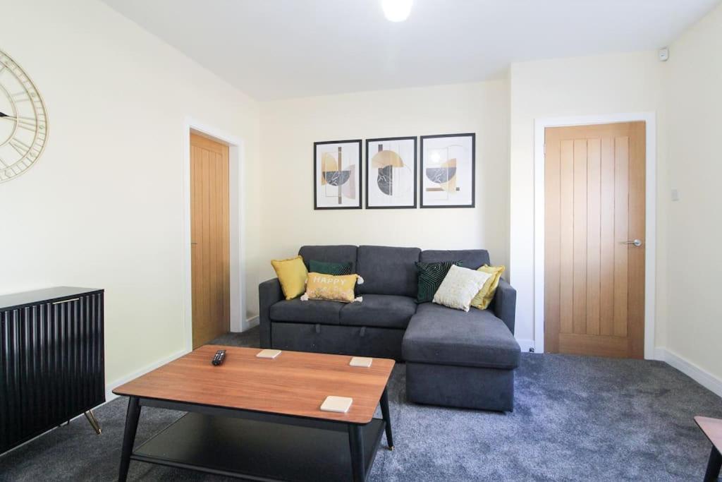 Modern 3 Bed, Contractors Welcome, Bradford Bradford  Ngoại thất bức ảnh