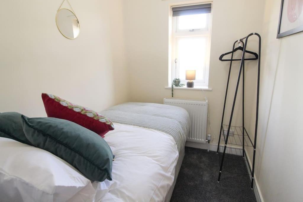 Modern 3 Bed, Contractors Welcome, Bradford Bradford  Ngoại thất bức ảnh
