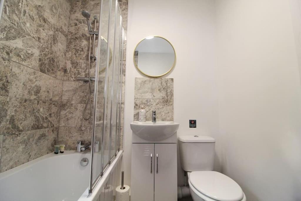 Modern 3 Bed, Contractors Welcome, Bradford Bradford  Ngoại thất bức ảnh