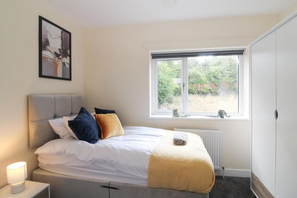 Modern 3 Bed, Contractors Welcome, Bradford Bradford  Ngoại thất bức ảnh
