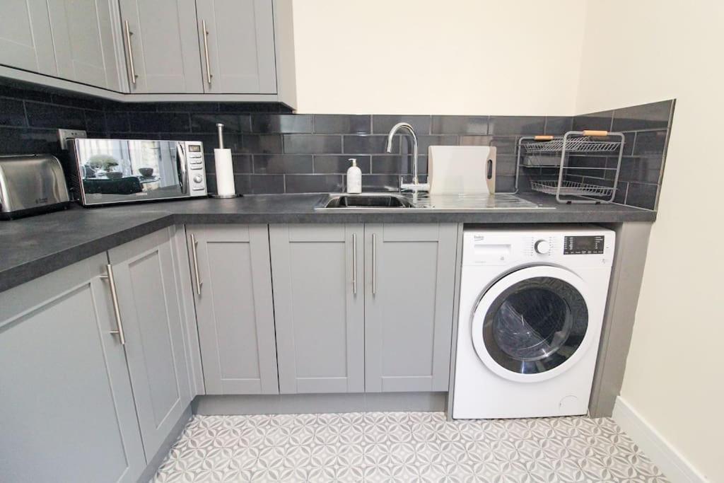 Modern 3 Bed, Contractors Welcome, Bradford Bradford  Ngoại thất bức ảnh
