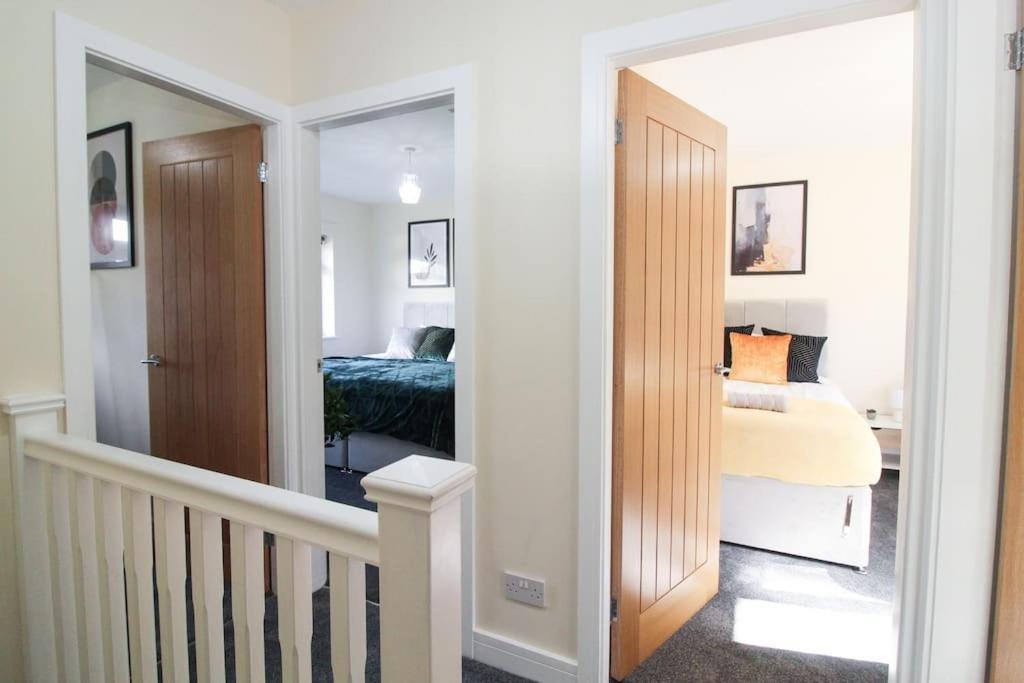 Modern 3 Bed, Contractors Welcome, Bradford Bradford  Ngoại thất bức ảnh