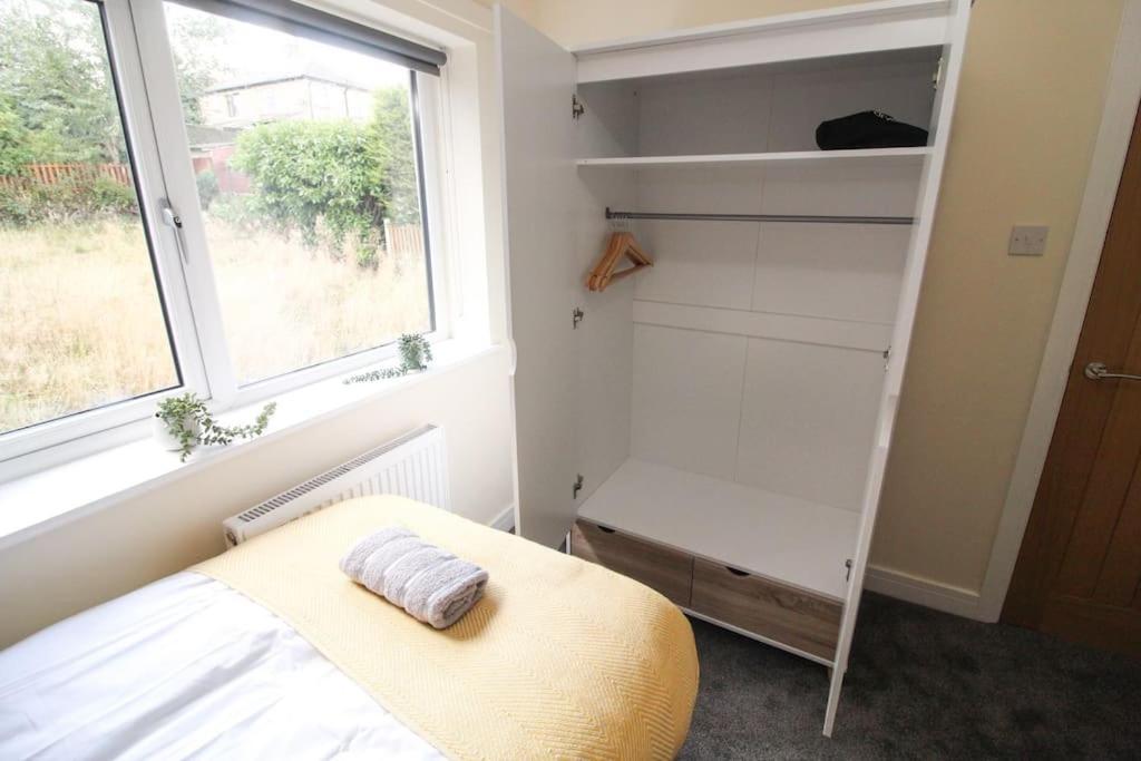 Modern 3 Bed, Contractors Welcome, Bradford Bradford  Ngoại thất bức ảnh